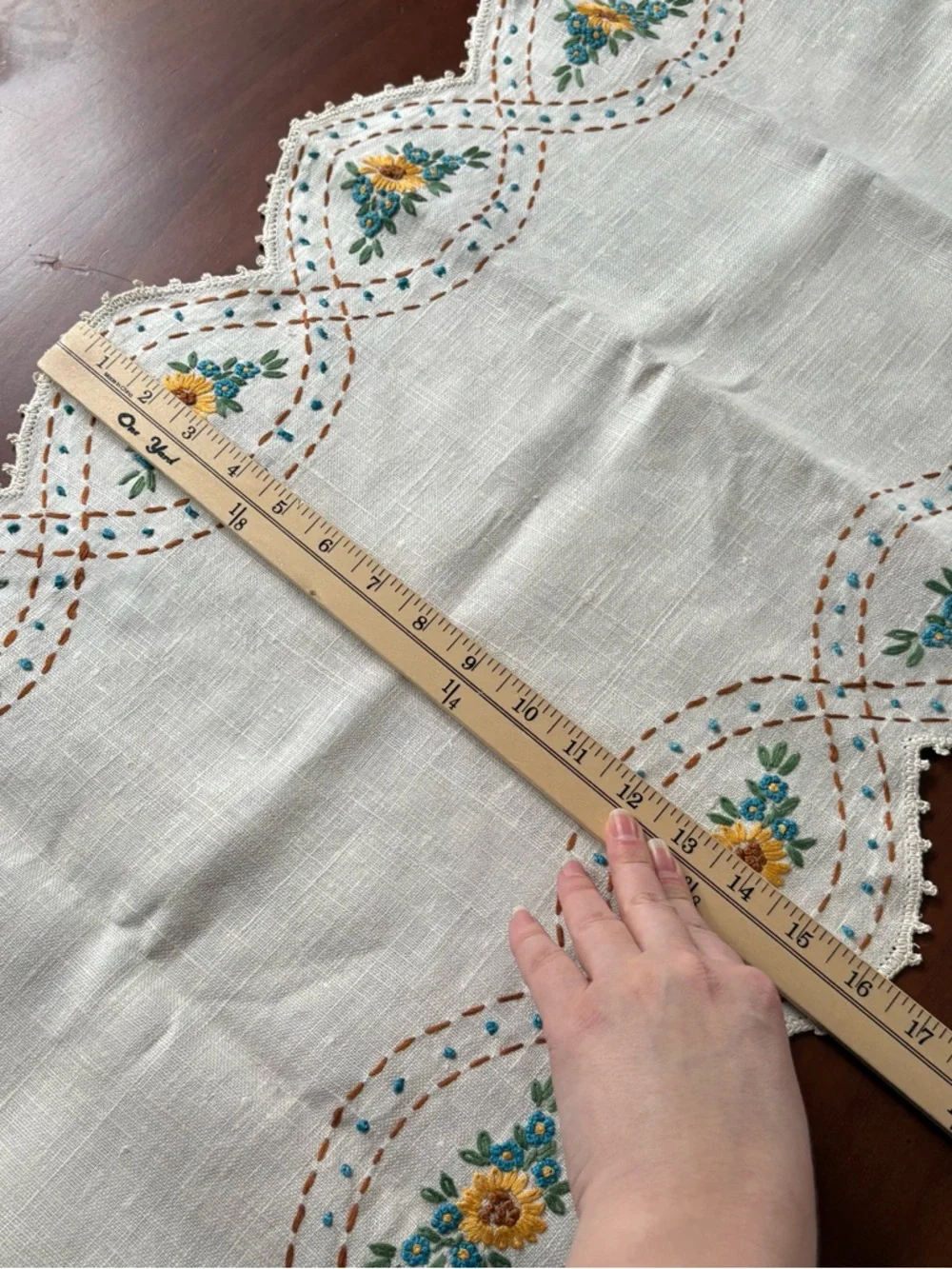 Vintage table runner hand embroidered crochet edge stunning floral cottage 46”